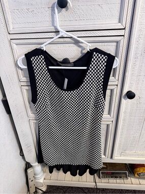 finn & clover Black and White Checkered Sleeveless Blouse